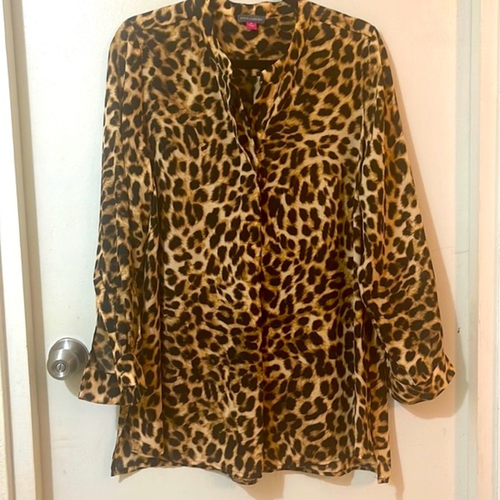 Amazing Vince Camuto animal print blouse in size 1X.